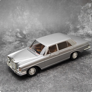 Modello di <span class=keywords><strong>auto</strong></span> in lega di 1:18 modello Mercedes-Benz 280SE 1967 <span class=keywords><strong>auto</strong></span> <span class=keywords><strong>d</strong></span>'<span class=keywords><strong>epoca</strong></span>, autentico modello di <span class=keywords><strong>auto</strong></span> in lega, pezzo <span class=keywords><strong>da</strong></span> esposizione <span class=keywords><strong>da</strong></span> <span class=keywords><strong>collezione</strong></span> - Product Image 4