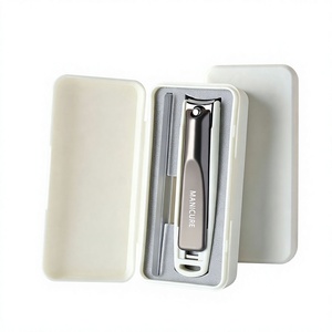Ensemble de manucure gris 3 pièces en acier inoxydable, coupe-ongles, lime à ongles, kit de toilettage avec étui pour les voyages - Product Image 5