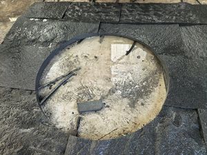 <span class=keywords><strong>Prix</strong></span> usine G654 granit gris foncé naturel fendu champignon pierre mur roche <span class=keywords><strong>brut</strong></span> face rugueuse revêtement aménagement paysager panneau couverture - Product Image 5