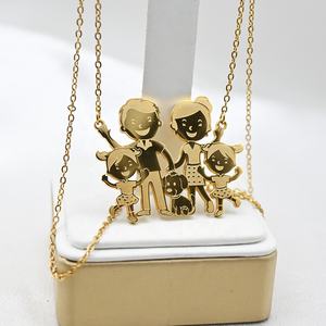 Collier de pendentifs à breloques familiales en acier inoxydable plaqué or 18 carats personnalisé Pendentif de chien en zircon de style classique pour mauvaise maman garçon fille - Product Image 4