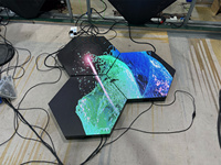 Solución de Pantalla LED Interior P3 de Forma Irregular, Panel LED Flexible a Todo Color para Video Wall Circular, Cilíndrico y Hexagonal Personalizado