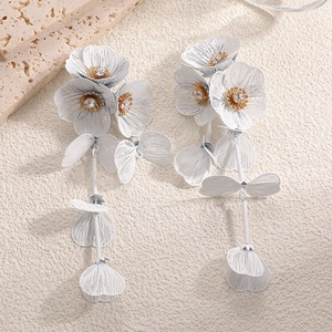 Jingciren Boutique Cross-border Hollow Flower Tassel Earrings Dopamine Advanced <b>Spray</b> <b>Paint</b> Earrings Girls Atmosphere Earrings - Product Image 6