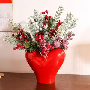 2024 avrupa tarzı kırmızı masa çömlek çiçek vazo silindir Modern benzersiz küçük seramik kalp şekli çiçek vazo