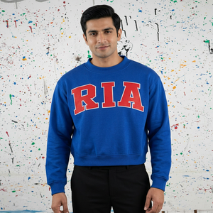 Sudadera RIA con cuello alto, 100% algodón, apliques rojos bordados, cuello ancho, hilos finos. - Product Image 1