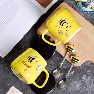 Tazza in Ceramica JM6 Creativa a Forma di Ape Gialla con Coperchio Nero, Manico e Cucchiaio, Grande Capacità, Riutilizzabile per Colazione, Ideale per il Ritorno a Scuola - Product Image 2