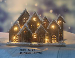 Casa <span class=keywords><strong>de</strong></span> madera alimentada por batería pueblo decoración navideña iluminar casa <span class=keywords><strong>de</strong></span> madera para decoración navideña - Product Image 4