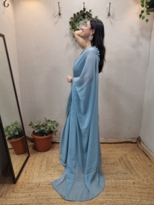 Củ<span class=keywords><strong>a</strong></span> phụ nữ pastel màu xanh sẵn sàng mặc <span class=keywords><strong>Sari</strong></span> Sao ánh sáng lung linh georgette với xù không tay áo pre-pleated 1-min Ấn Độ Dân Tộc Ăn mặc - Product Image 4