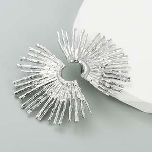 Boucles d'oreilles de haute qualité Punk doré à ongles en tournesol en alliage de style vente en gros - Product Image 2