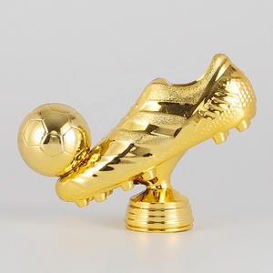 GZ30 Trophée de sport en plastique Figure Chaussures de football Football Bottes dorées Figurine avec ballon - Product Image 6