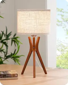 Tsinye Tafellamp Uit Het Midden Van De Eeuw, Tripod Bedlampje Met Diepe Houtkleur Lichte Basis En Beige Linnen Lampenkap, Nachtkastje Lamp