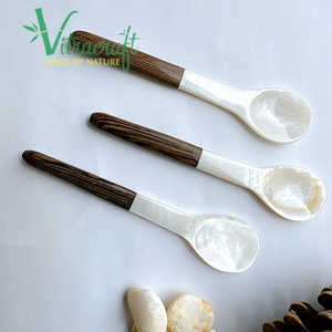 ช้อนคาเวียร์ทำด้วยมือหรูหราของเวียดนามช้อนคาเวียร์ทำจากแม่ของไข่มุกผสมกับไม้ธรรมชาติขนาด11.5ซม - Product Image 2