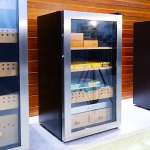 Raching C150 PRO NUEVO, Gabinete para Cigarros de Alta Gama Mejorado, de Acero Inoxidable, con Capacidad de 90L, Controlado por Aplicación, Compatible con Automóviles - Product Image 3