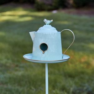 Nichoir pour oiseaux en métal de qualité supérieure, finition résistante aux intempéries, facile à suspendre et à entretenir, idéal pour les oiseaux et la décoration de jardin, en vente - Product Image 4
