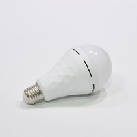 Ampoule LED Super Lumineuse d'Urgence pour Panne de Courant, Télécommande Intelligente, Culot E27, Idéale pour le Bureau