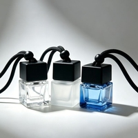 Bouteilles de parfum en verre vides noires populaires de 8 ml, carrées, à suspendre dans la voiture, diffuseur de parfum pour voiture, bouteille de parfum en verre pour voiture
