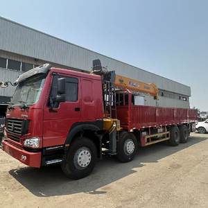 Camión Sinotruk Howo y Shacman 8x4 con Grúa Móvil de 14/16 Toneladas y Escalera Trasera para Transportar Excavadoras y Equipo Pesado - Product Image 4