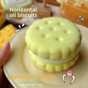 Nouveau jouet anti-stress en silicone en forme de biscuits superposés en forme de chocolat, sensation tactile réaliste, rebondissant, Zhejiang - Product Image 2