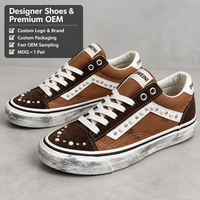 Chaussures de luxe pour hommes et femmes, en toile et daim marron de haute qualité, avec clous perlés, style baskets, neuves.
