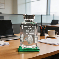 Trofeo de Cristal Neelpure 177947 con Grabado de Cápsula en Forma de Botella de Píldoras y Base Verde para Premios Corporativos de Farmacias