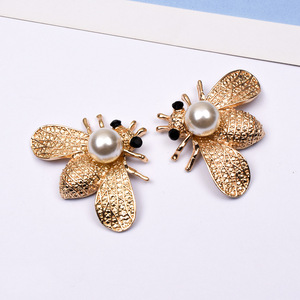 Jachon Ladies <span class=keywords><strong>DIY</strong></span> New Bee Pearl Broche Charme No Pin Flower Disc Alloy Acessórios Acessórios para o Cabelo Decoração Tie Broches - Product Image 1