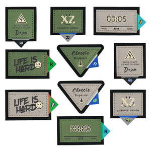 Logotipo de etiqueta de cuero triangular de <span class=keywords><strong>camuflaje</strong></span>, accesorios de <span class=keywords><strong>ropa</strong></span> de marca de moda, parche cuadrado de PU suave, pegatina de parche hecha a mano DIY - Product Image 2
