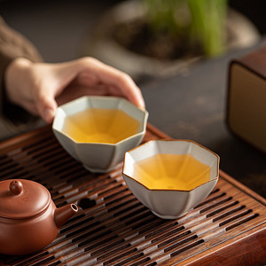 Taza de té octogonal de porcelana Ru Ware con esmalte craquelado, taza de té tradicional china de Kung Fu para uso doméstico. - Product Image 2