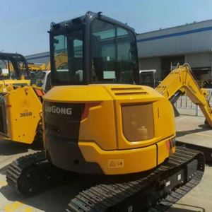 รถขุดตีนตะขาบสีเหลืองรุ่น 9055F ปี 2026 ขนาด 5.5 ตัน 0.21 เมตร ระบบไฮดรอลิก ราคาถูก ประสิทธิภาพสูง สำหรับงานก่อสร้าง - Product Image 1