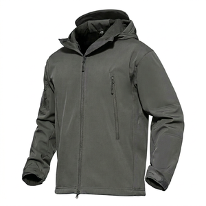 เสื้อแจ็คเก็ตผู้ชายแบบ Softshell Tactical คอตั้ง มีฮู้ด ซิปหน้า สำหรับงานกลางแจ้ง กันลม กันน้ำ เหมาะสำหรับฤดูหนาว มีกระเป๋า  ออกแบบได้ตามต้องการ - Product Image 1