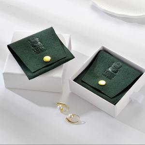 Pochette d'emballage portable pour bijoux avec logo personnalisé, en microfibre suédée, avec rabat et bouton - Product Image 5