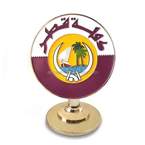 Hochwertige benutzer definierte Qatar National Day Souvenirs Katar Emblem Gold Trophäe