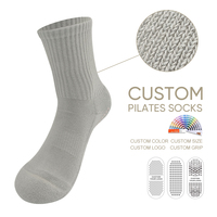 Chaussettes de Pilates pour femmes avec logo personnalisé brodé, chaussettes de yoga en jacquard pour l'entraînement et les exercices