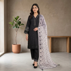 Ensemble Salwar Kameez 3 pièces noir moderne tendance, style indien pakistanais, pour l'hiver, décontracté ou de soirée, en soie - Product Image 1