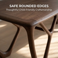 Table à manger moderne en bois massif avec pieds en branches naturelles, forme rectangulaire, 6 places, écologique et durable pour la maison ou l'hôtel