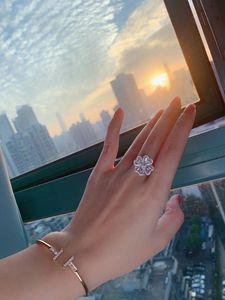 Anillo Giratorio de Oro Real de 18K de Xinfly Fashion Jewelry, Trébol de la Suerte con Cuatro Hojas, 0.75CT, Diamantes Naturales - Product Image 5