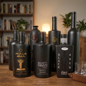 Bouteilles de vin en verre cristal noir mat pulvérisé avec bouchon en liège, étiquettes sérigraphiées en feuille d'or, couleur personnalisée pour gin, whisky, <span class=keywords><strong>vodka</strong></span> - Product Image 1