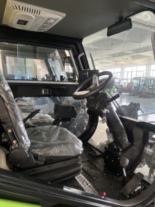 Customized Tide TW805E Diesel Two Seat Road <b>Sweeper</b> Outdoor Cleaning Machine with Engine Motor & Pump - Product Image 3