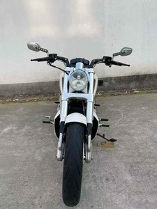Motocicleta Usada Big-Twin de Gasolina, Cruiser de Alto Rendimiento, 1250CC, Refrigerada por Agua, con Torque Brutal, Estilo Vintage Muscle - Product Image 3