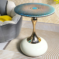 Table d'appoint ronde moderne en marbre, plateau en pierre blanche, pied en métal doré en forme de tulipe, base ronde en marbre, table d'appoint minimaliste pour salon