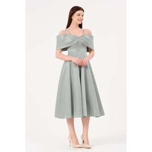 Robe décontractée élégante pour femme DANS 1584, vert menthe, coupe classique, motif uni, pour toutes les saisons - Product Image 2