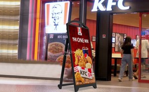 Écran d'affichage numérique 4K de 43 pouces, indice de protection IP65, pour une utilisation en extérieur dans les centres commerciaux et les magasins de détail, <span class=keywords><strong>avec</strong></span> prise en charge de l'animation - Product Image 4