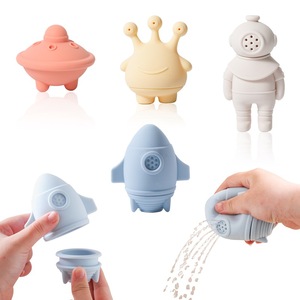 Ensemble de 4 jouets de <span class=keywords><strong>bain</strong></span> pour bébé Flotteurs anti-moisissure en silicone <span class=keywords><strong>Jeux</strong></span> de pulvérisation, belle conception d'espace Baignoire amusante pour les enfants - Product Image 3