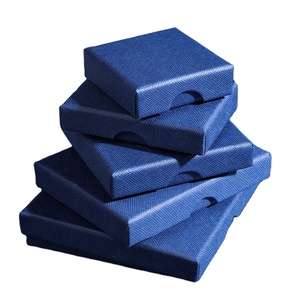 Boîte à bijoux fine carrée gaufrée bleu roi pour bagues, boucles <span class=keywords><strong>d</strong></span>'oreilles et colliers, avec logo imprimable et couvercle Ciel et Terre - Product Image 1