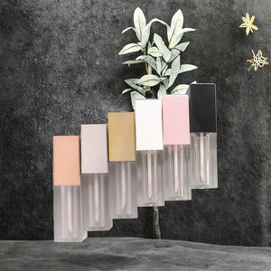 Tubes de brillant à lèvres mat avec logo personnalisé Bouteilles en plastique carrées avec <span class=keywords><strong>baguette</strong></span> dorée en rose, blanc, noir, couleurs de stock - Product Image 3