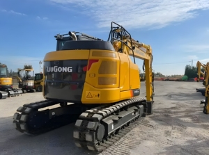 รถขุดไฮดรอลิก 15 ตัน รุ่น 915F พร้อมเครื่องยนต์ทรงพลัง ปั๊มไฮดรอลิก PLC เกียร์บ็อกซ์ รับประกัน 1 ปี ลดราคาพิเศษ - Product Image 2