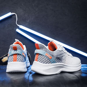 รองเท้าวิ่งลำลองผู้ชาย ผ้าตาข่ายคุณภาพสูง ระบายอากาศได้ดี สวมใส่สบาย แฟชั่นทันสมัย สำหรับฤดูใบไม้ผลิและฤดูร้อน - Product Image 4