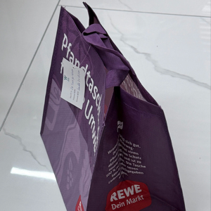 กระเป๋าช้อปปิ้งผ้า PP ทอเคลือบ BOPP ขนาดกลาง แบบสะพายไหล่ ผลิตในเวียดนาม รับผลิตแบบ OEM ODM  สีสันปรับแต่งได้ตามต้องการ - Product Image 1