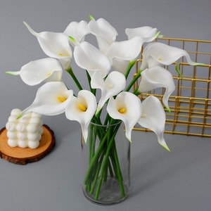 Fleur artificielle multicolore de haute qualité, tulipe ou lys calla, avec tige, style moderne, en PU, en promotion pour la Fête des Mères et les remises de diplômes - Product Image 5