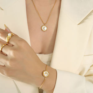 Collier à breloques de créateur de cercle de lune de coquille de perle <span class=keywords><strong>blanche</strong></span> 2023 nouveau style - Product Image 6