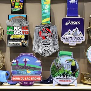 Médailles créatives personnalisées en or et en argent pour le marathon, la course à vélo, l'athlétisme, le karaté, les sports de combat - Product Image 1