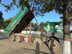 Camión Volquete Usado HOWO 8*4 Precio Económico Excelente Rendimiento Camión Volquete Usado HOWO en Venta - Product Image 4